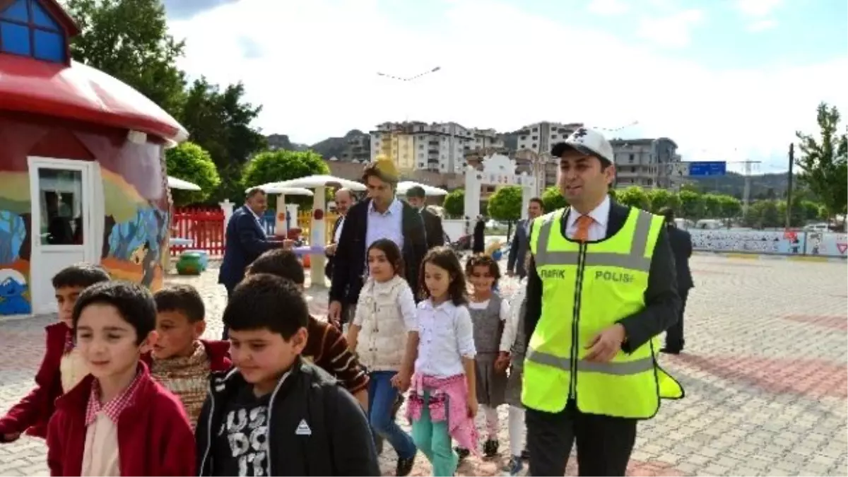 Trafik Kurallarını Eğlenerek Öğreniyorlar