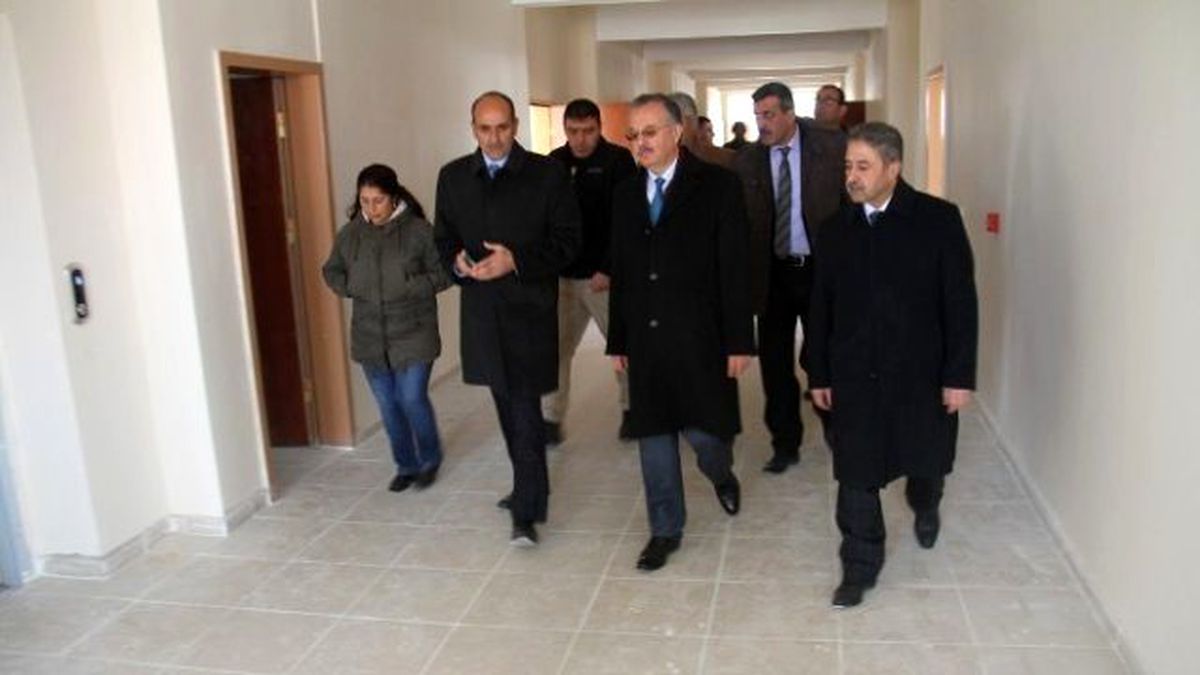 Vali Günay Özdemir Hayırsever İşadamı Tarafından Yaptırılan Okulda İncelemede Bulundu
