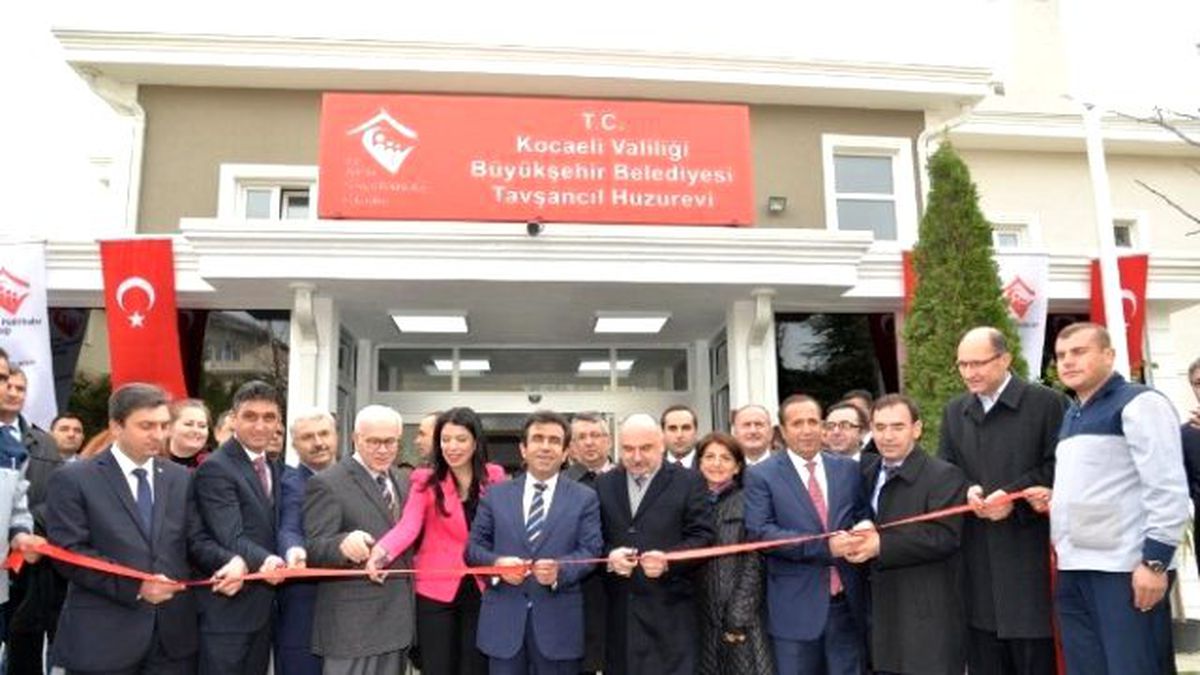 Vali Güzeloğlu Huzurevi Açılışına Katıldı