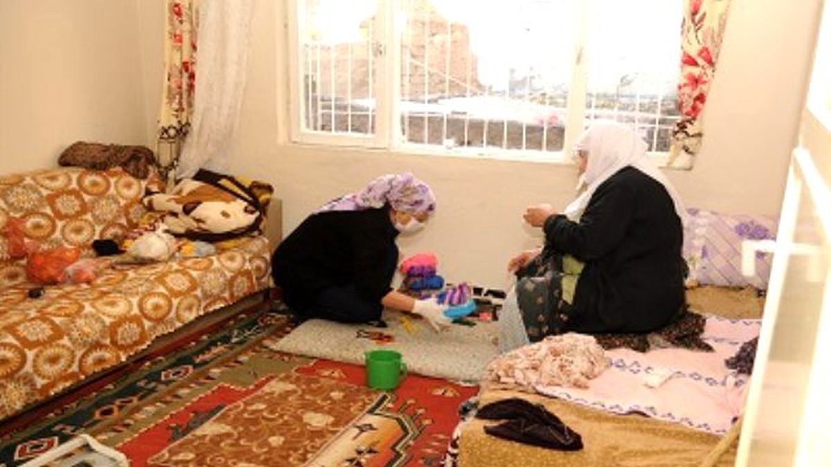 Yaşlılara Yönelik Evde Bakım Hizmeti Sürüyor