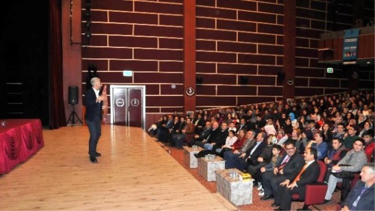 Yazar Erdal Demirkıran\'dan Akşehir\'de Konferans