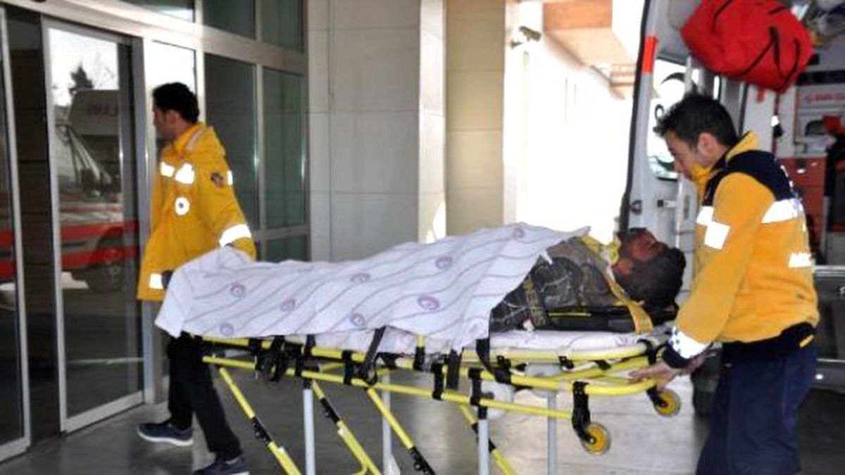 17 Yaşındaki Ehliyetsiz Sürücü Otomobiliyle Takla Attı: 3 Yaralı