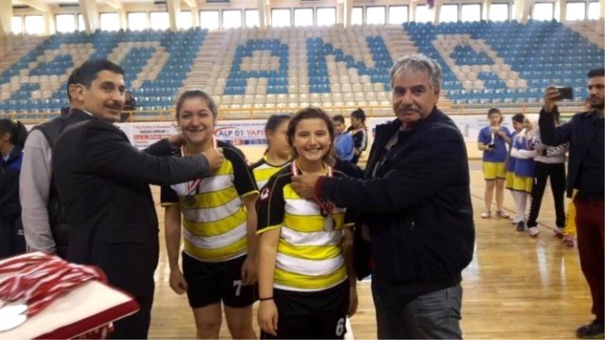 Adana\'da Okullarası Yıldız Kızlar Futsal Müsabakaları