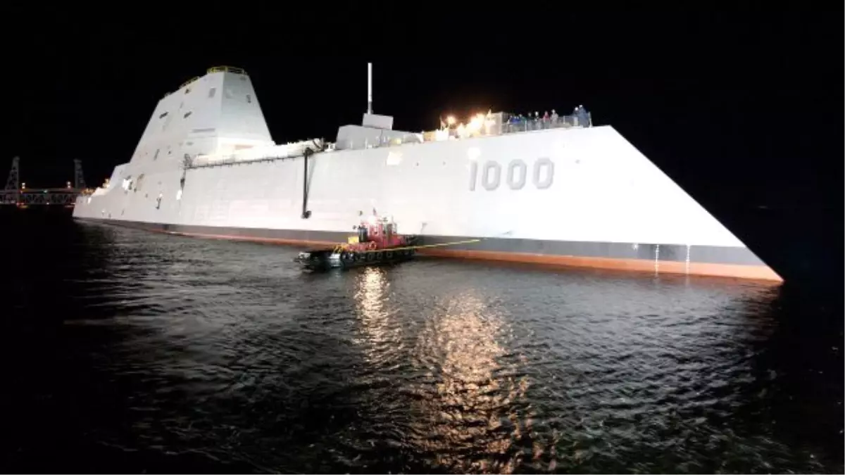 Amerika Geleceğin Savaş Gemisi USS Zumwalt'u Atlas Okyanusu'na İndirdi