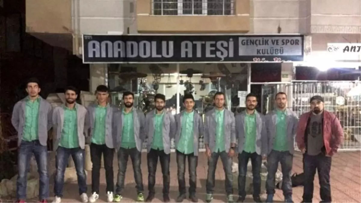 Anadolu Ateşi Hokey Takımı Zorluklar İçerisinde Mücadele Ediyor