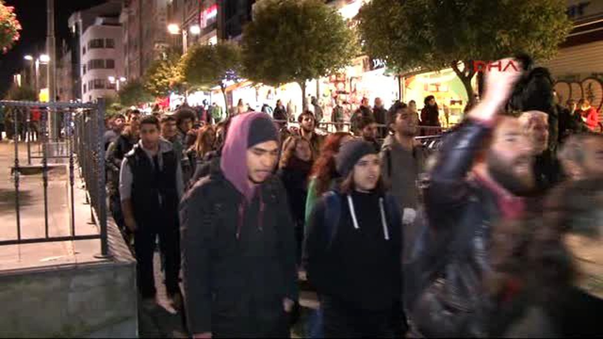 Ankara\'daki Patlamada Ölenler, Olayın 2. Ayında Kadıköy\'de Anıldı