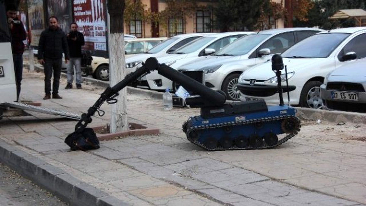 Belediye Binası Önünde Şüpheli Paket Paniği