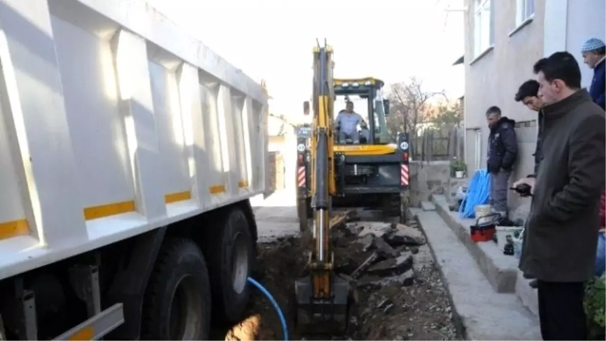 Çan\'da Şehit Engin Eker Caddesi\'nde Su Hattı Yenilendi