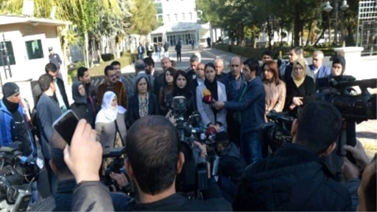 Diyarbakır Hdp\'liler Sur\'daki Sokağa Çıkma Yasağını Yargıya Taşıdı