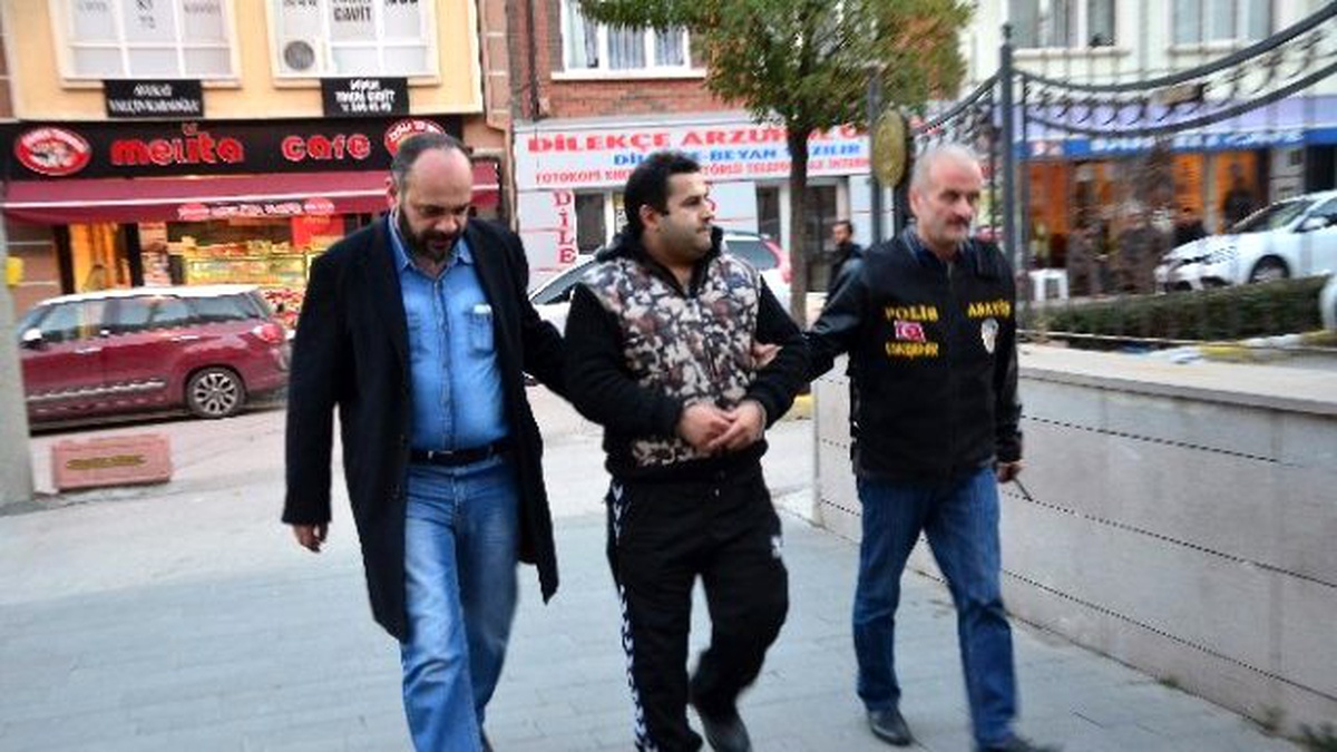 Eskişehir\'de Yüzlerce Çalıntı Ürün Ele Geçirildi