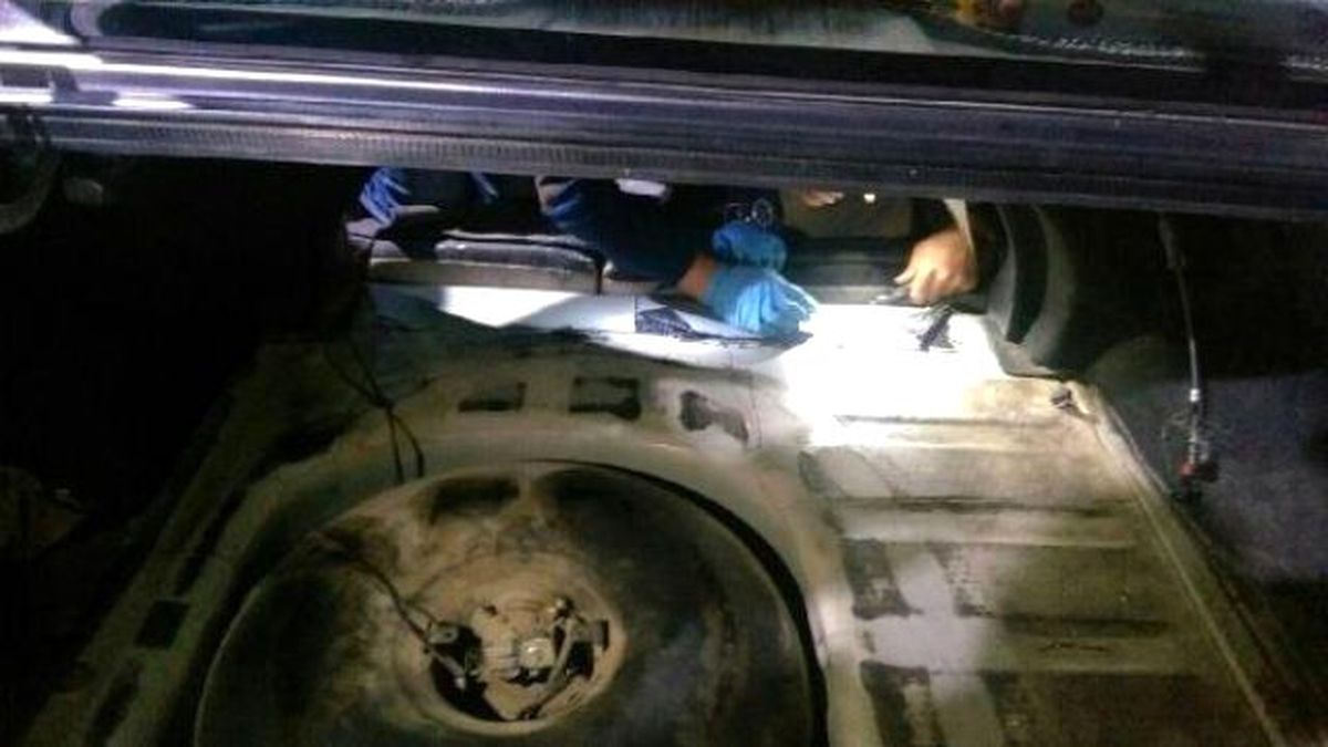 Kemalpaşa\'da Otomobilde 24 Kilogram Esrar Ele Geçirildi