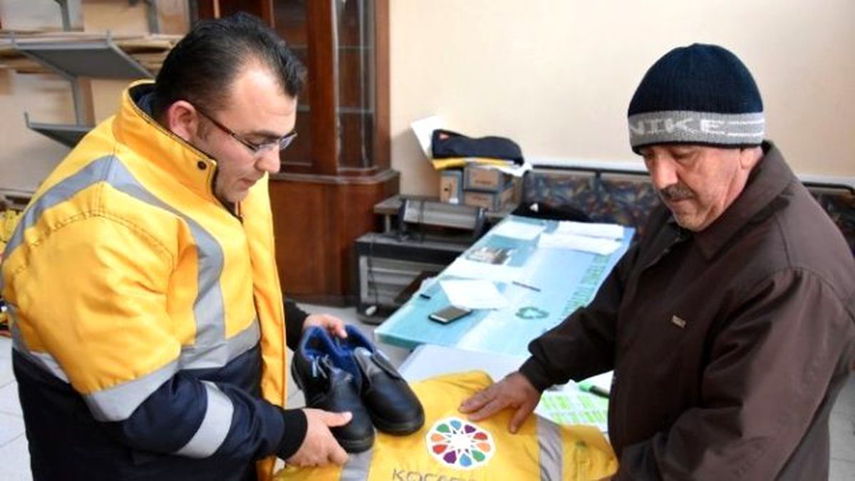 Kocasinan İşçisini Kışlık Kıyafetle Isıttı