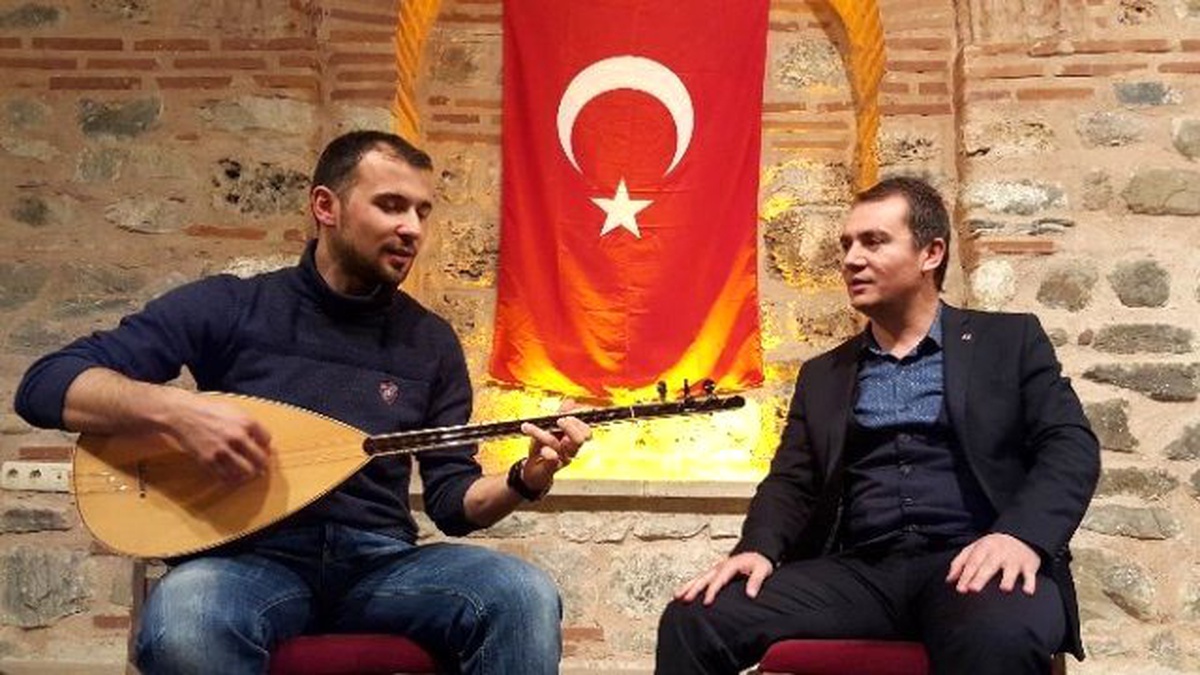 Bursalı İki Kafadardan Putin\'e Sazlı Türkülü Gönderme