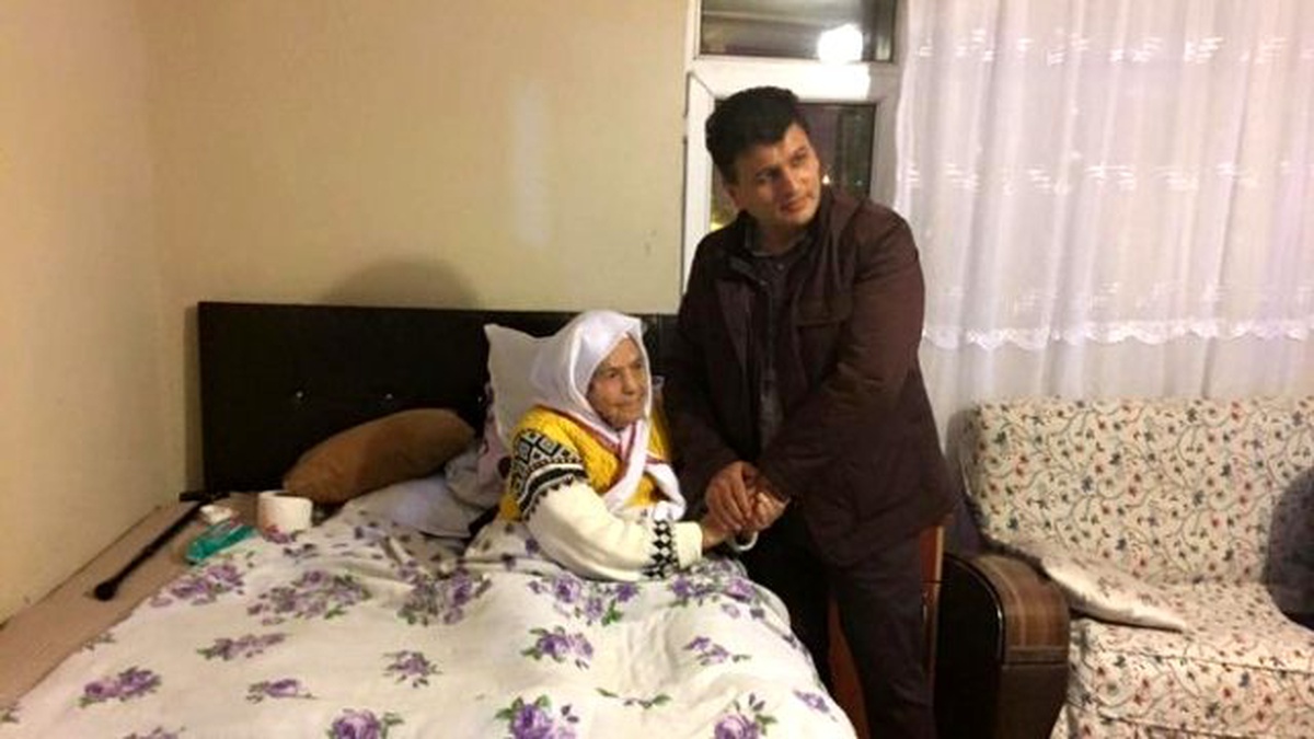 Kozlu Belediye Başkanı Şahin, Hacer Teyzenin Hayır Duasını Aldı