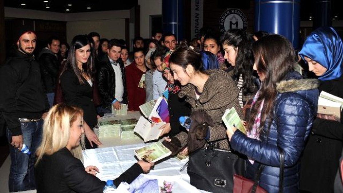 Şair ve Yazar Seçil Oğuz, Adü Öğrencileriyle Buluştu