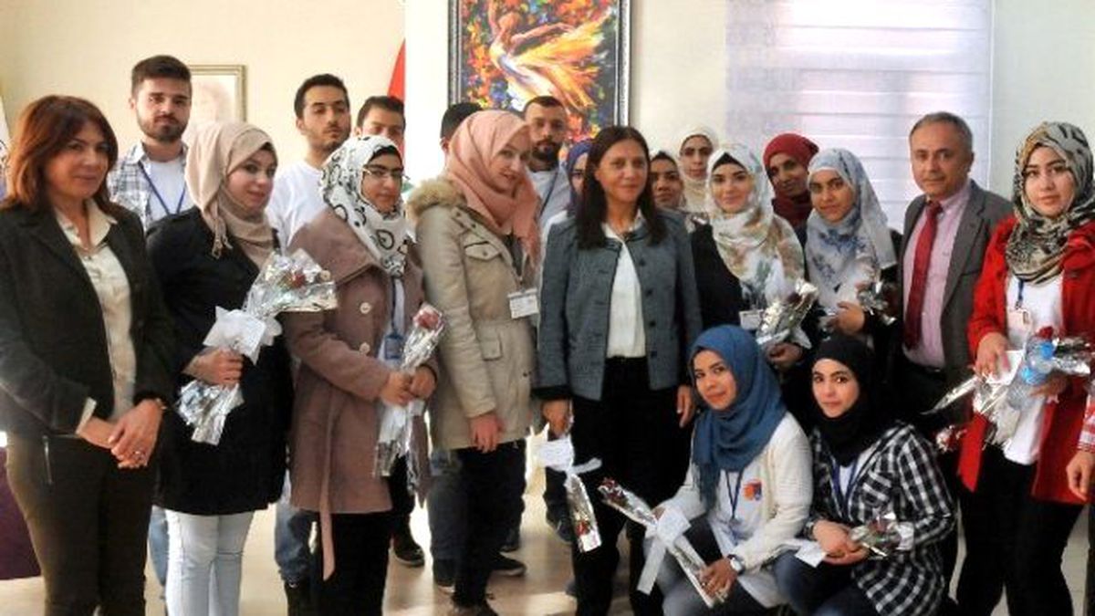 Suriyeli Öğrencilerden Akdeniz Belediyesi\'ne Ziyaret