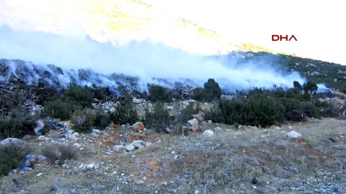 Akseki\'de Çöp Depolama Alanında Yangın Çıktı