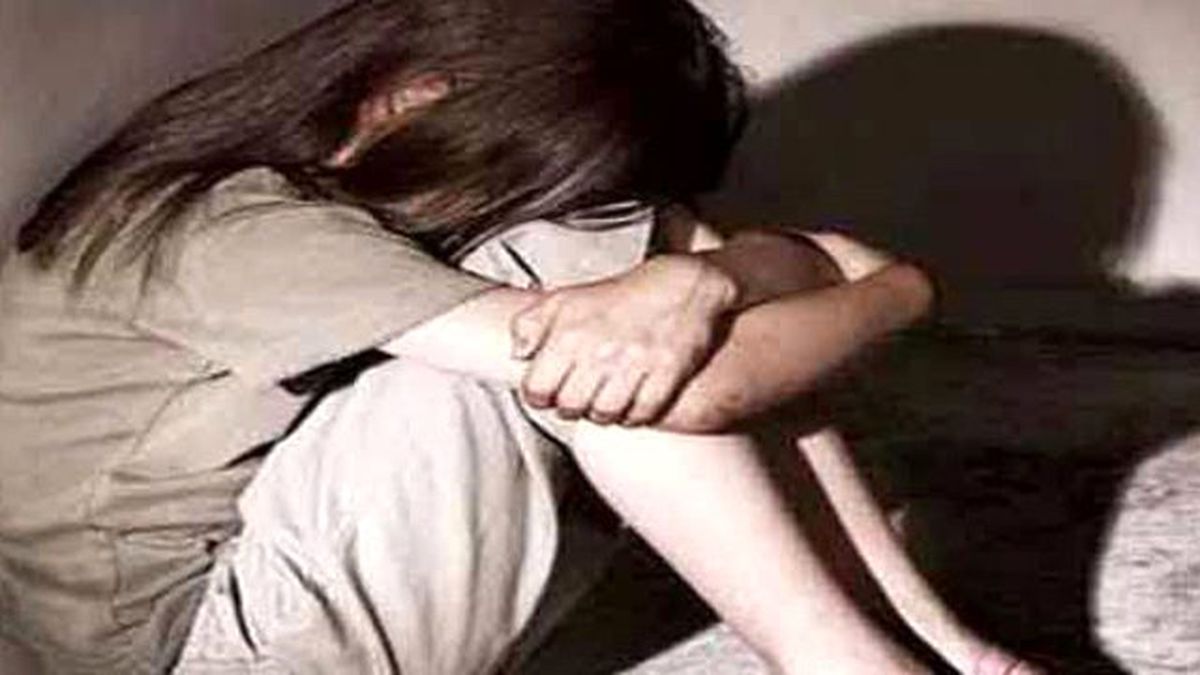 Altı Kişi, Seyir Halindeki Bir Arabada 14 Yaşındaki Kıza Tecavüz Etti