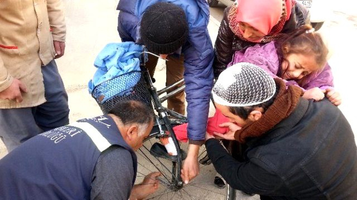 Ayağı Bisiklet Tekerine Sıkışan Suriyeli Kızın Feryadı