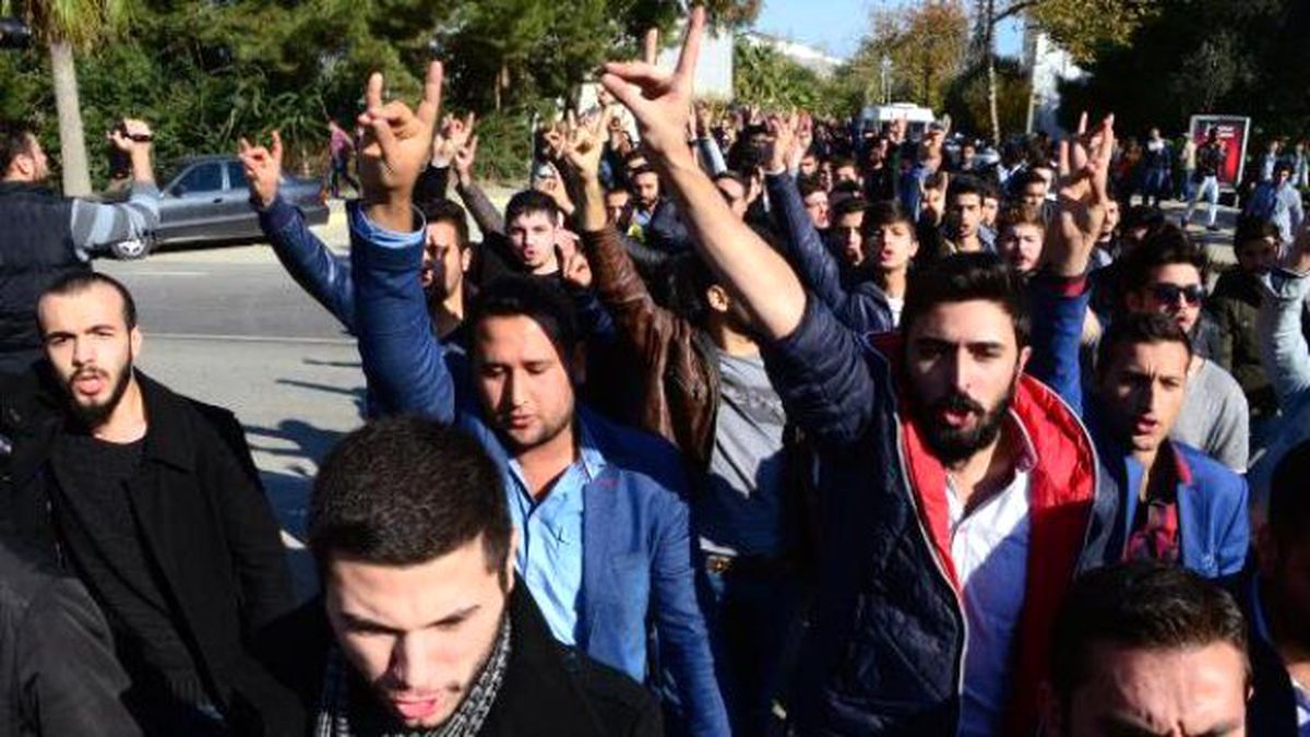 Çukurova Üniversitesi\'nde Taşlı Gazlı Arbede