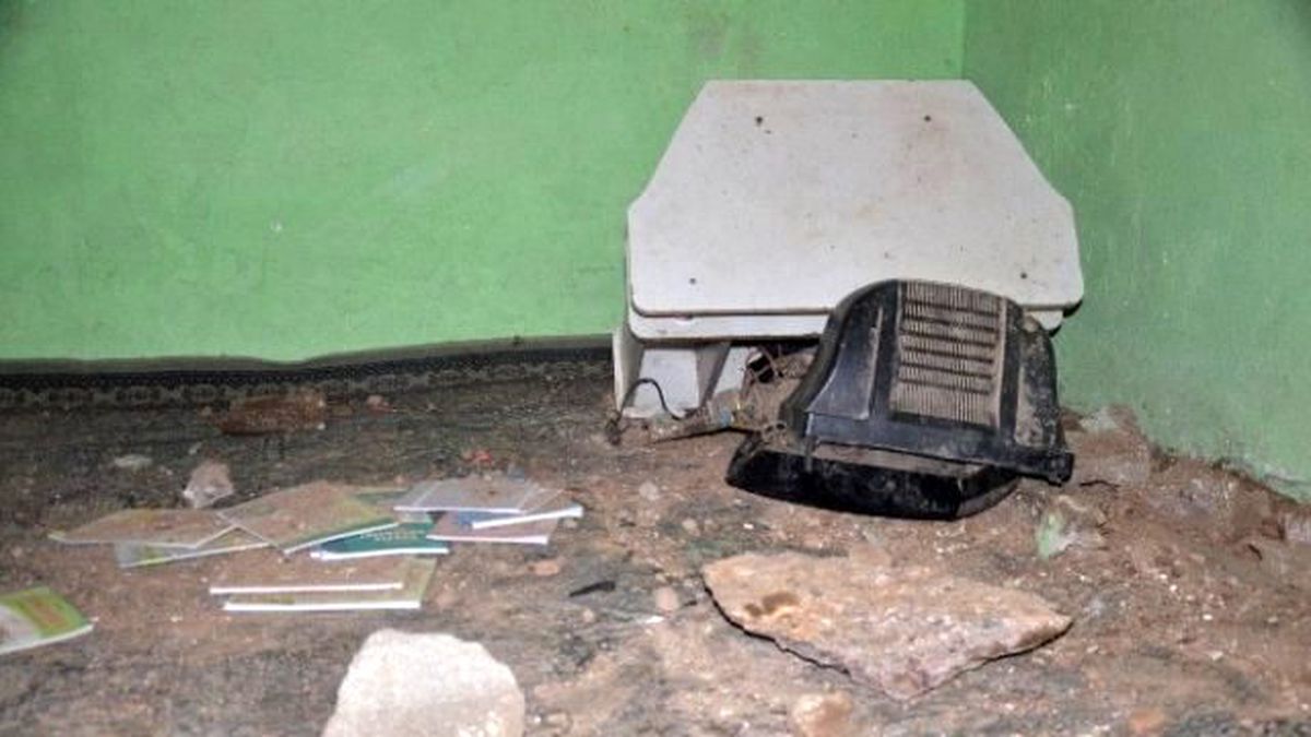 Dağdan Kopan Kaya Parçası Evin Üstüne Düştü