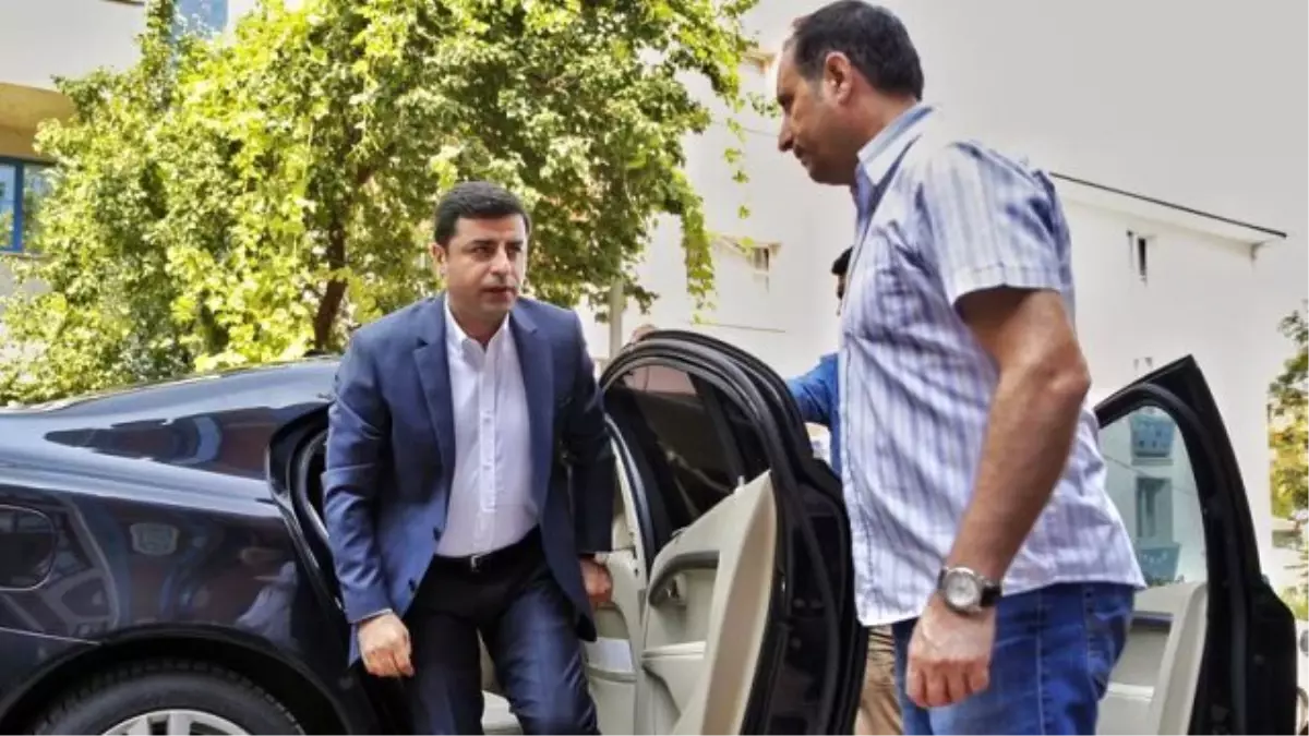 Demirtaş, Kuzey Irak\'tan Kandil Bombalandığı İçin Dönmemiş