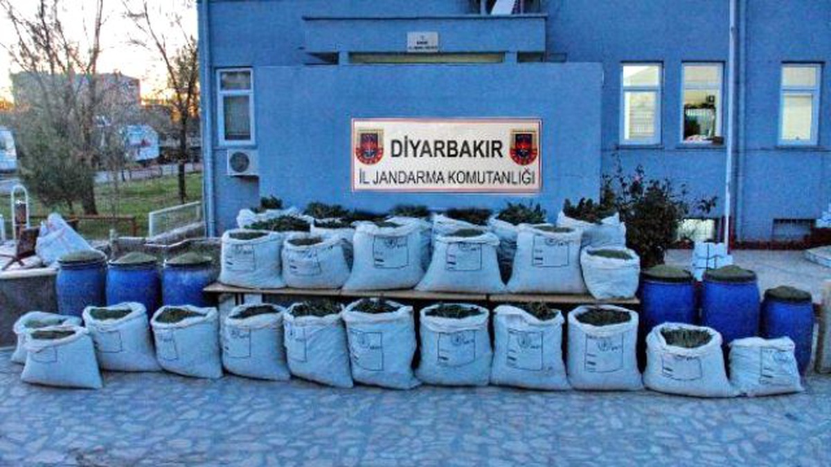 Diyarbakır\'da Jandarma 1 Ton 236 Kilo Esrar Ele Geçirdi