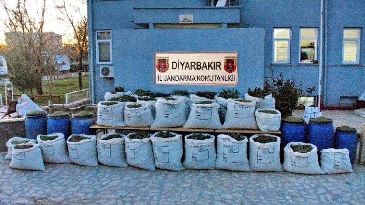 Diyarbakır\'da Bin 200 Kilo Esrar Ele Geçirildi
