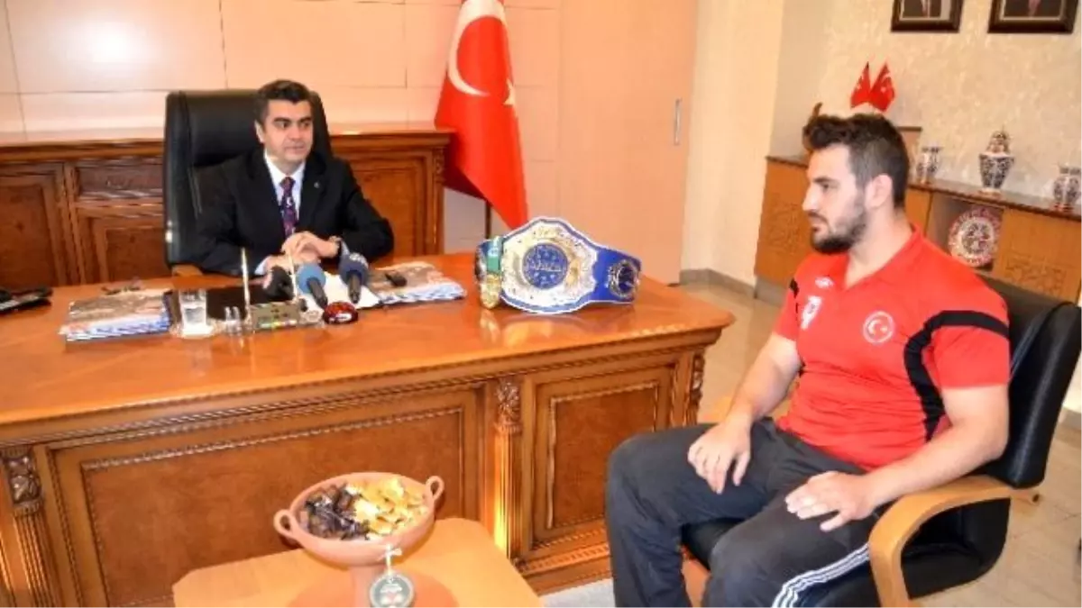 Ekonomi Bakanı Elitaş\'ın Tavsiyesiyle Spora Başladı Dünya Şampiyonu Oldu