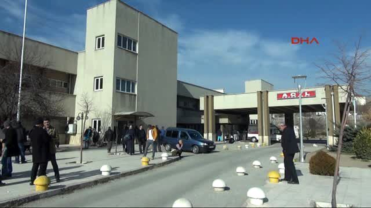 Mobilyacının Kopan Parmakları 10 Saatte Dikildi