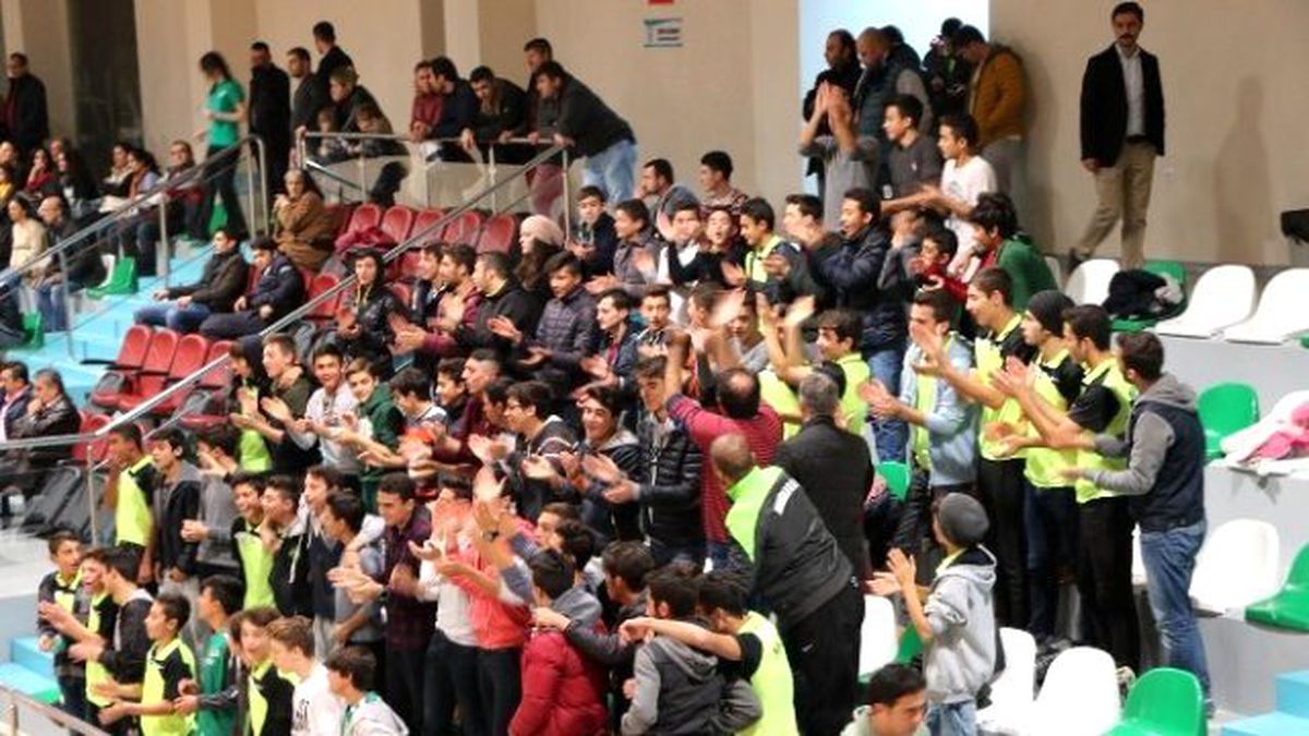 Genç Sultanlar Dolu Dizgin