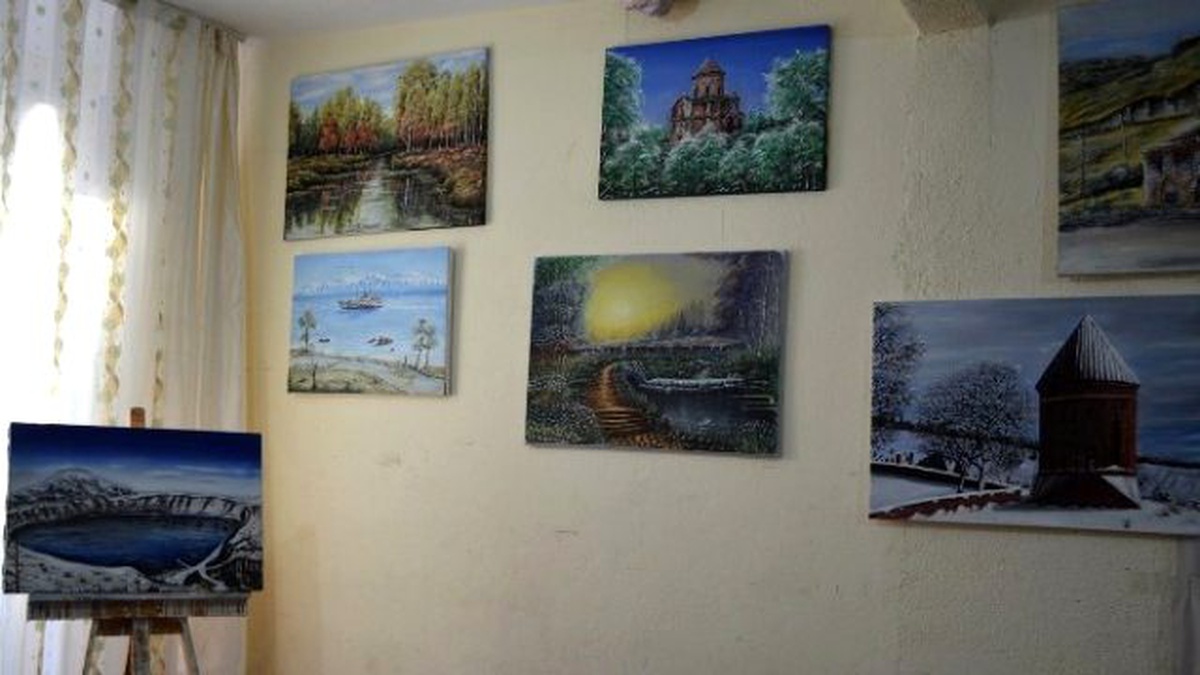 Gündüzleri İmam, Akşamları Ressam