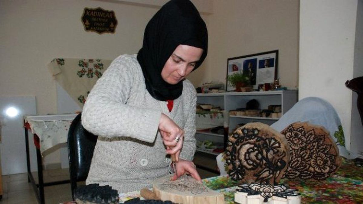 Kadın Tahta Baskı Kalıp Ustası