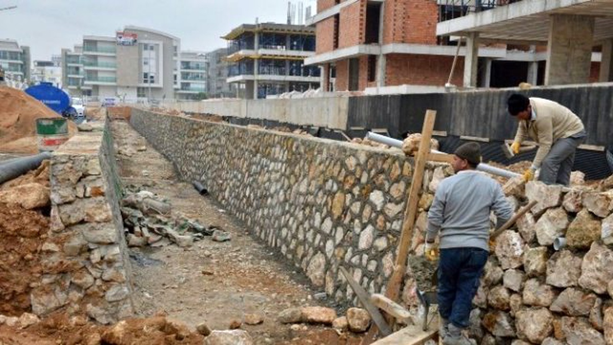 Konyaaltı Belediyesi\'nden "Dere" Islah Çalışması