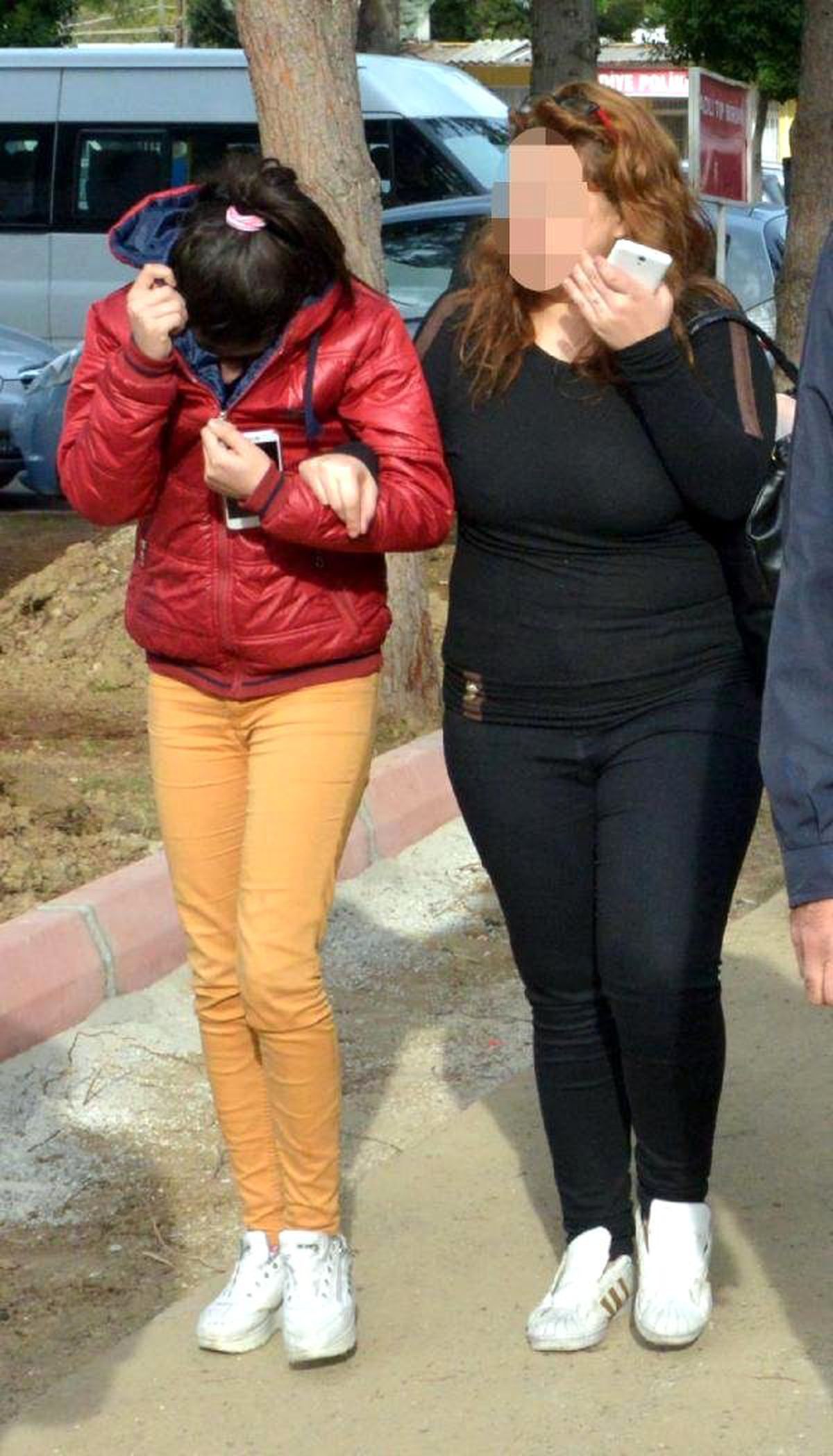 'Heycan Olsun Diye Hırsızlık' Yapan Lise Kızlar Yakalandı