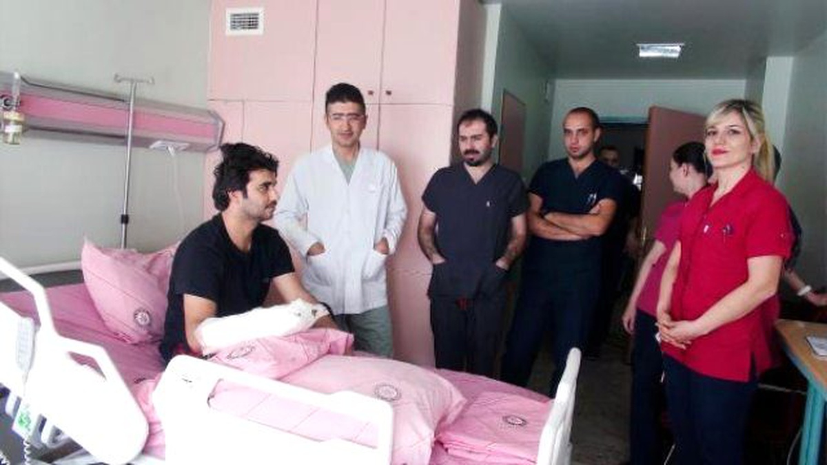 Mobilyacının Kopan Parmakları 10 Saatte Dikildi