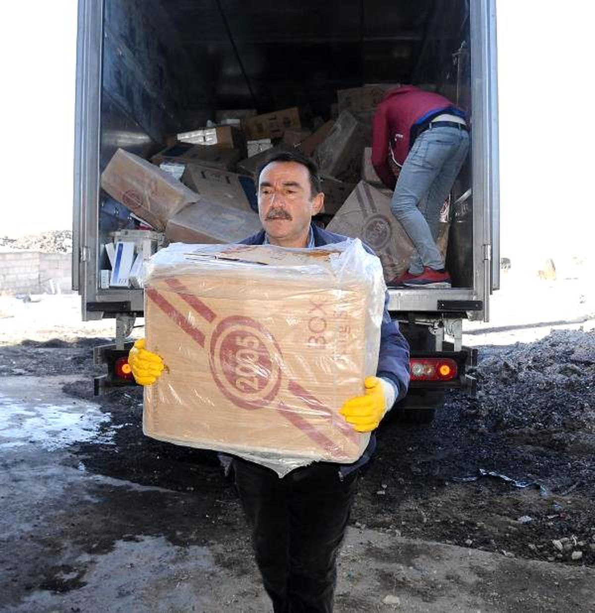 Nevşehir\'de 74 Bin Paket Kaçak Sigara Yakılarak İmha Edildi