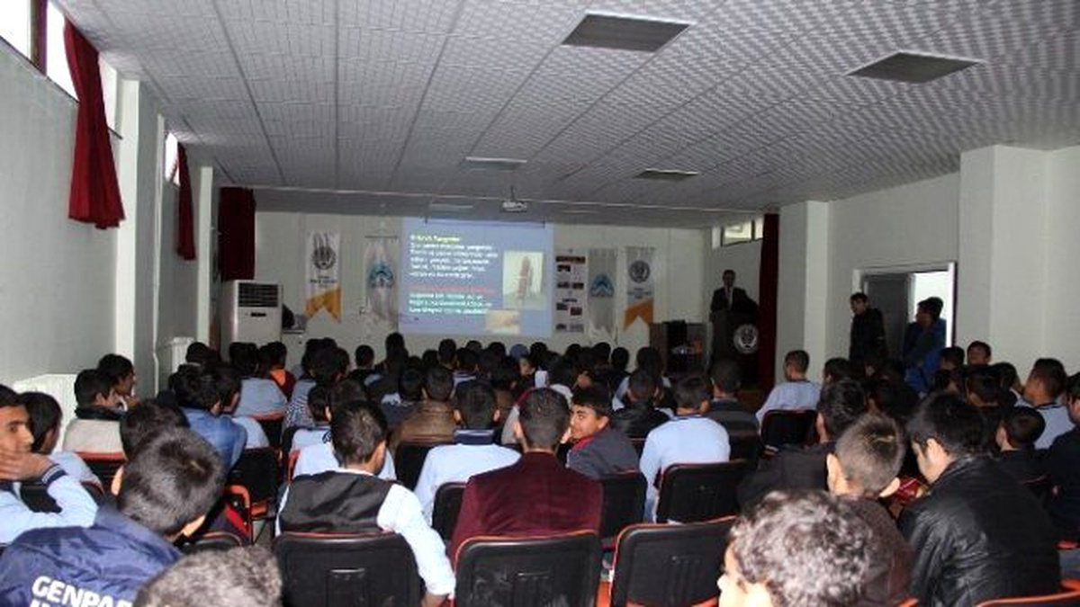 Öğrencilere Doğal Afet Semineri Verildi