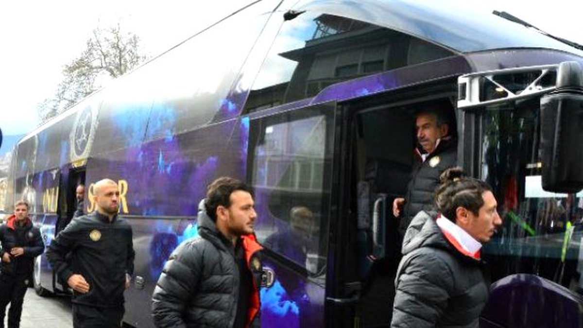 Osmanlıspor Kafilesinden Bursa\'da Türbe Ziyareti