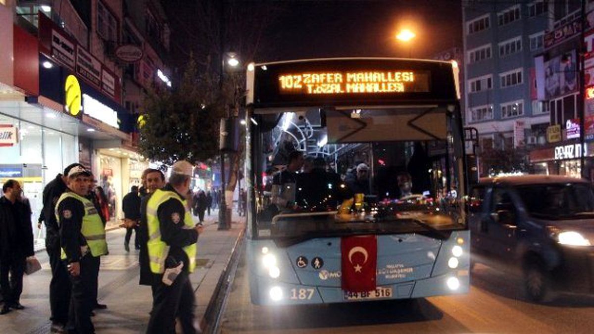 Param Çalındı İddiası Yolcu Dolu Otobüsü 1 Saat Bekletti