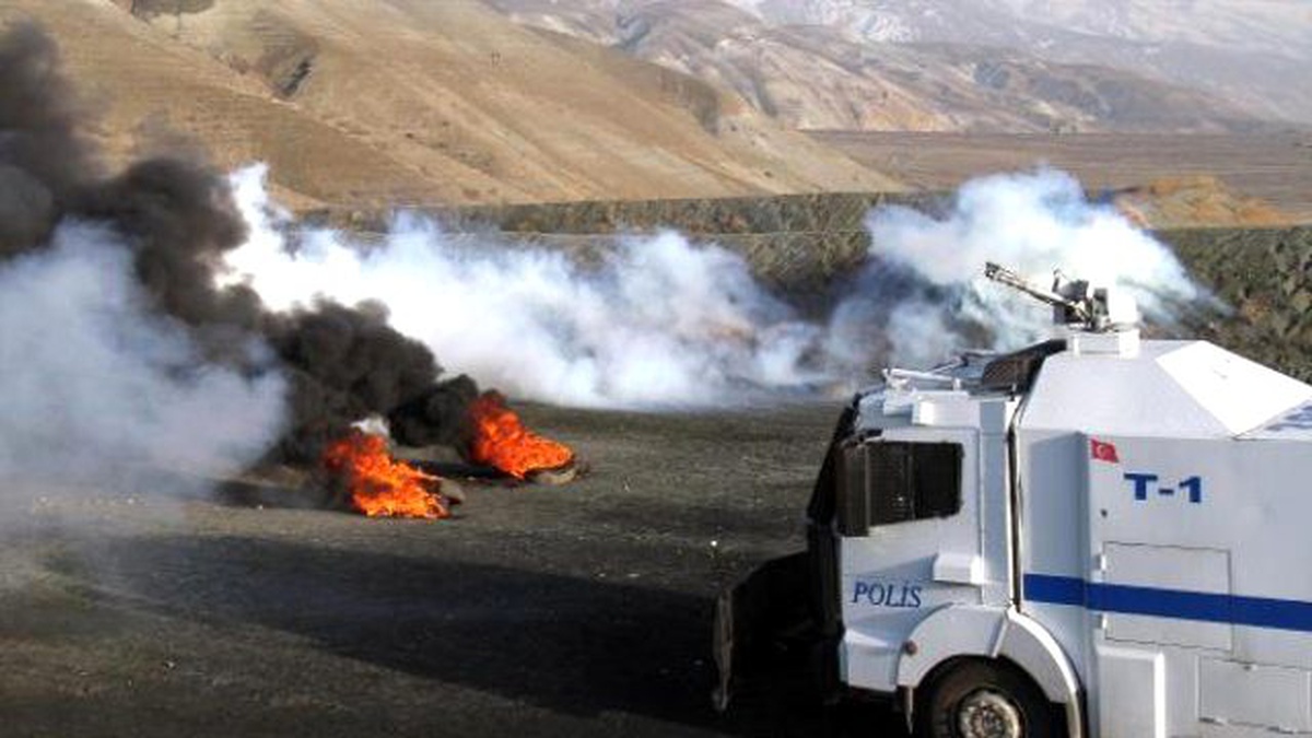Erzincan Polisi Tatbikat Yaptı; Çevik Kuvvet Hem Slogan Attı, Hem Müdahale Etti