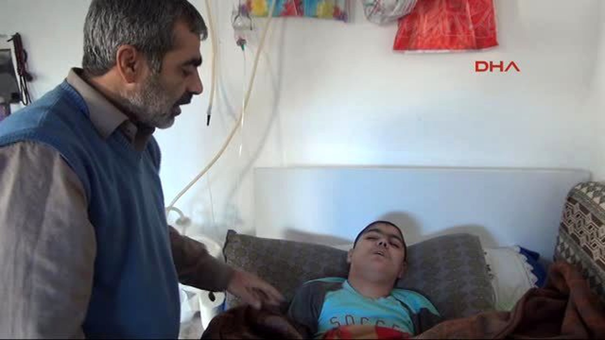 Şanlıurfa\'da Madde Bağımlısı Genç Yatağa Mahkum Oldu
