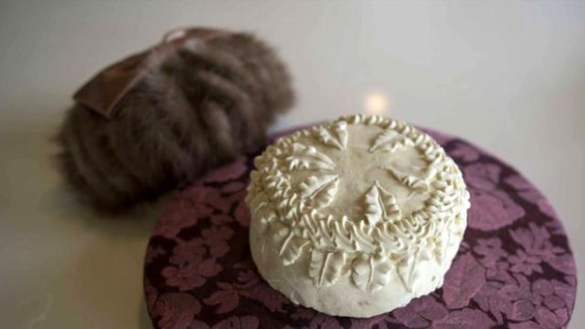 Şanslı Torun, 100 Yıllık Düğün Pastasını Garajda Buldu