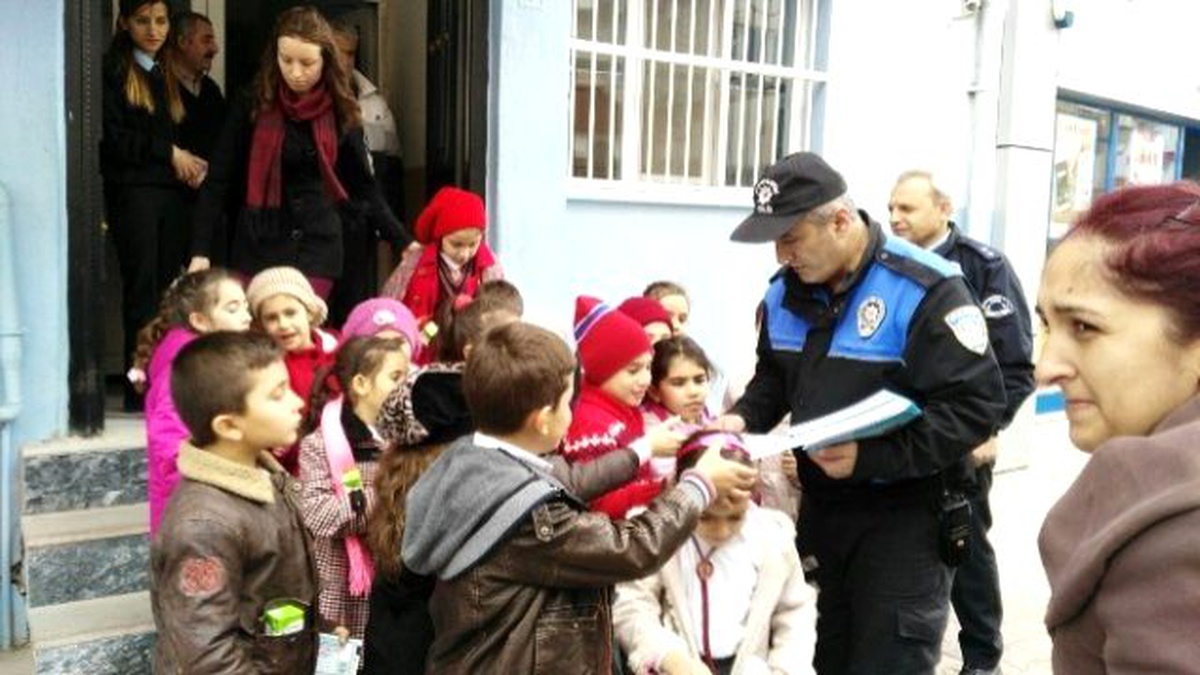 Sungurlu\'da Minik Öğrenciler Polis Merkezini Gezdi