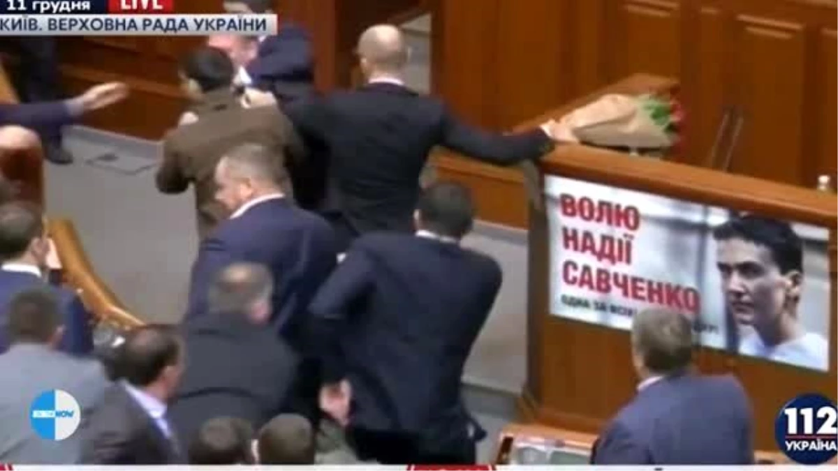 Ukrayna Başbakanı\'na Güllü Saldırı