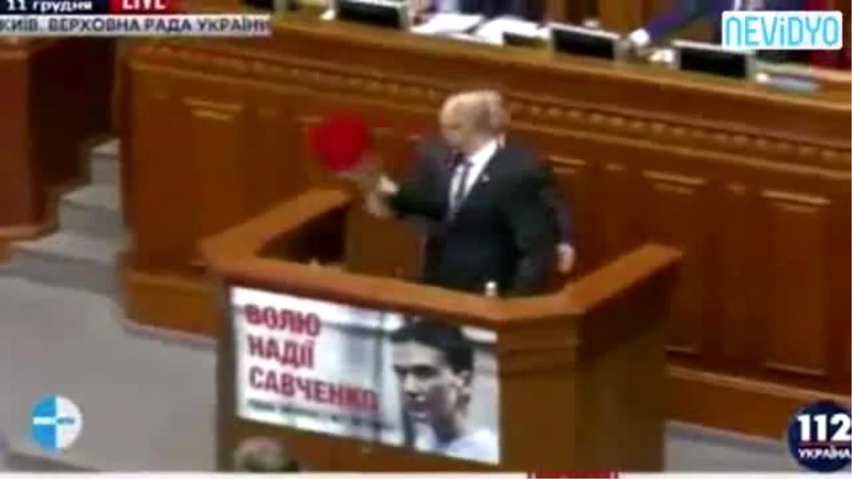 Ukrayna Parlamentosu Karıştı