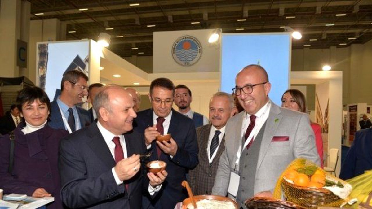 Vali Çakacak, Travel Turkey İzmir Turizm Fuarı\'nın Açılışına Katıldı