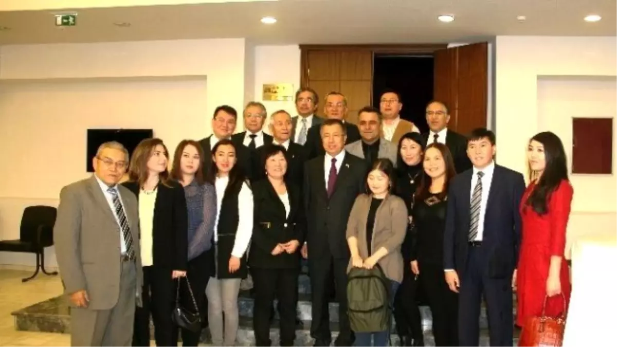 Yavuzaslan, \'Göçebeler\' Romanı Tanıtımına Katıldı