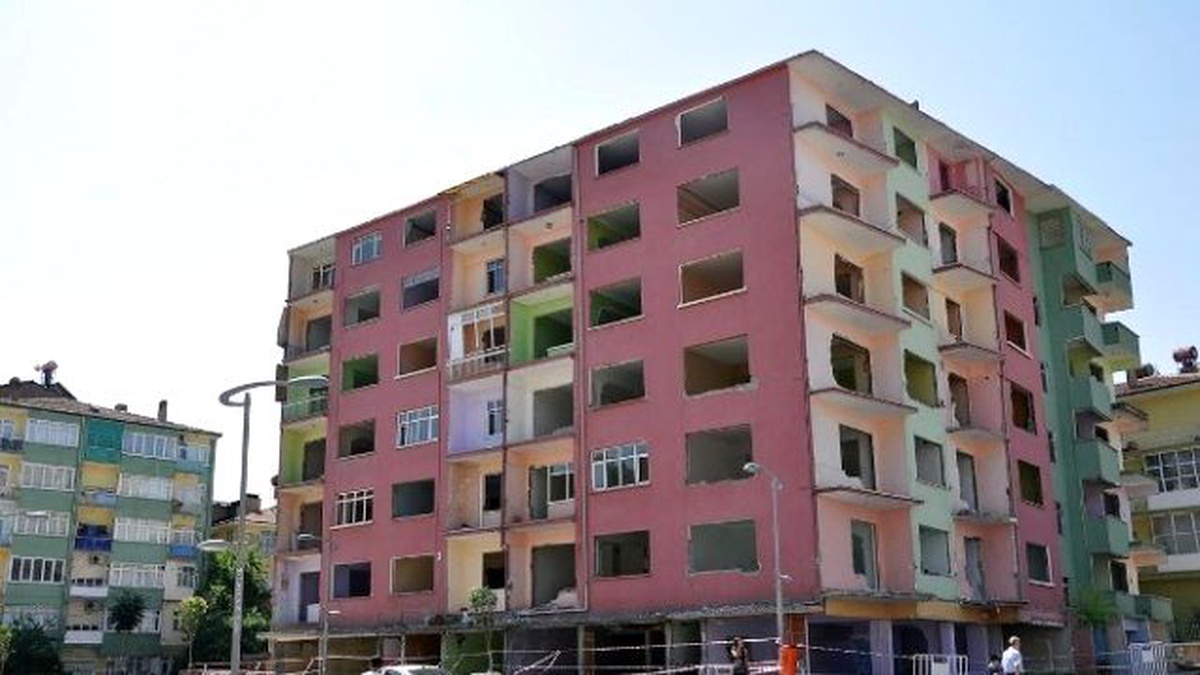 Malatya\'da Yıkılan İki Apartman Yenileniyor