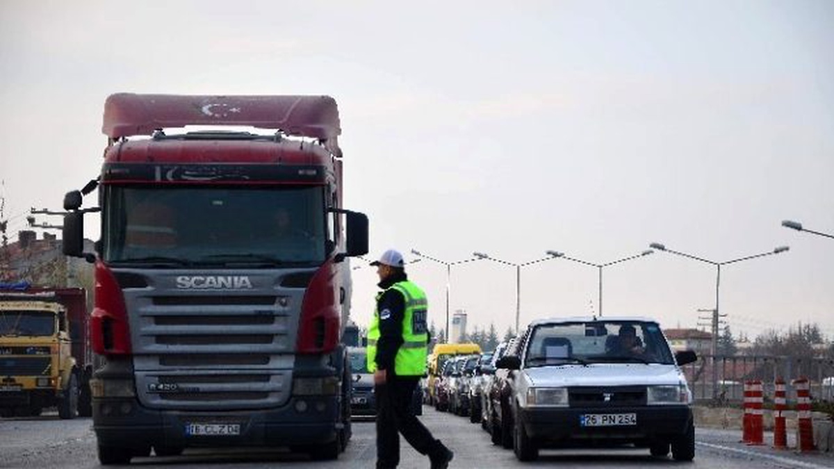 Açık Öğretim Sınavı Trafiği Felç Etti